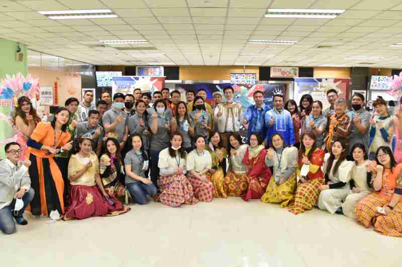 友達推動「安心、、創新、、用心、、、、同心、、、、盡心」五星職旅，，，，為菲籍員工打造全方位照護，，，，首度贏得「人權實踐與發展領袖獎」殊榮